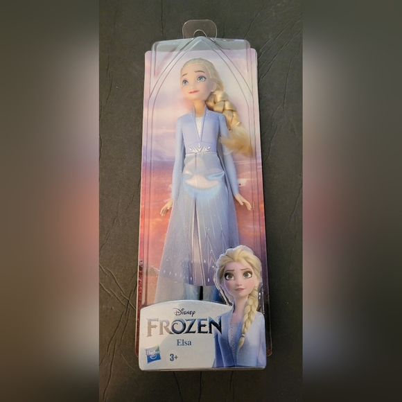 Disney Frozen II Elsa Shimmer Travel Fashion 11" Doll. Brand New in Box. - Picture 5 of 7